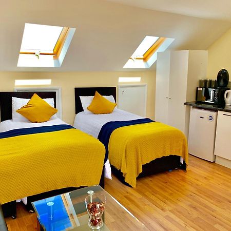 London Studio Apartments, Private Bathroom, Kitchenette, Parking, Np7 Екстер'єр фото