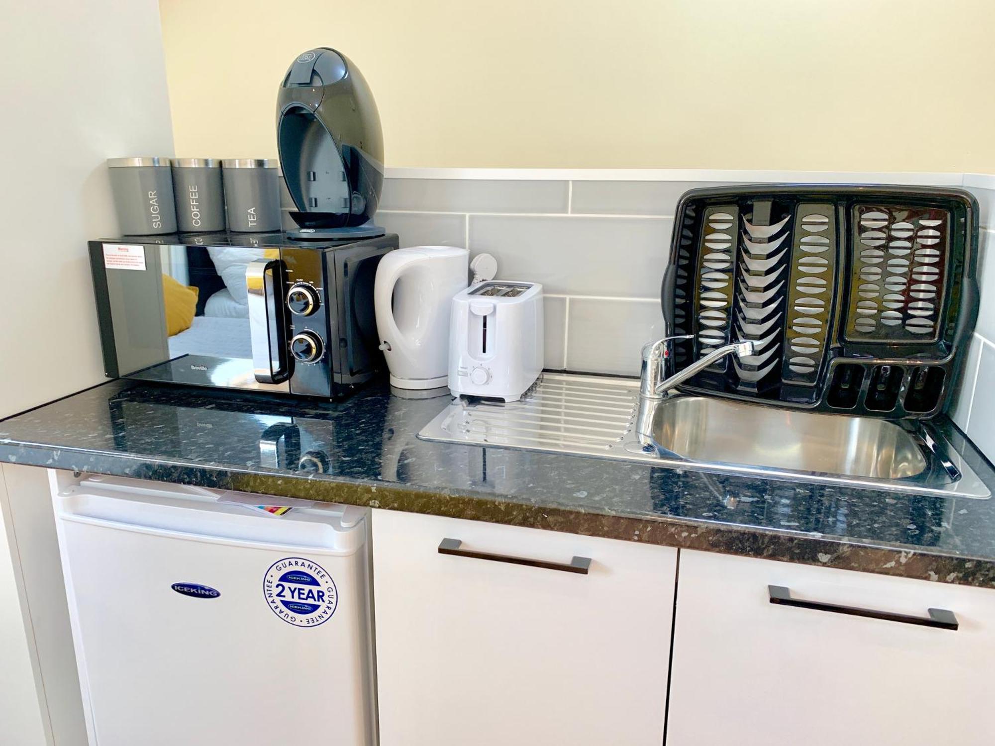 London Studio Apartments, Private Bathroom, Kitchenette, Parking, Np7 Екстер'єр фото