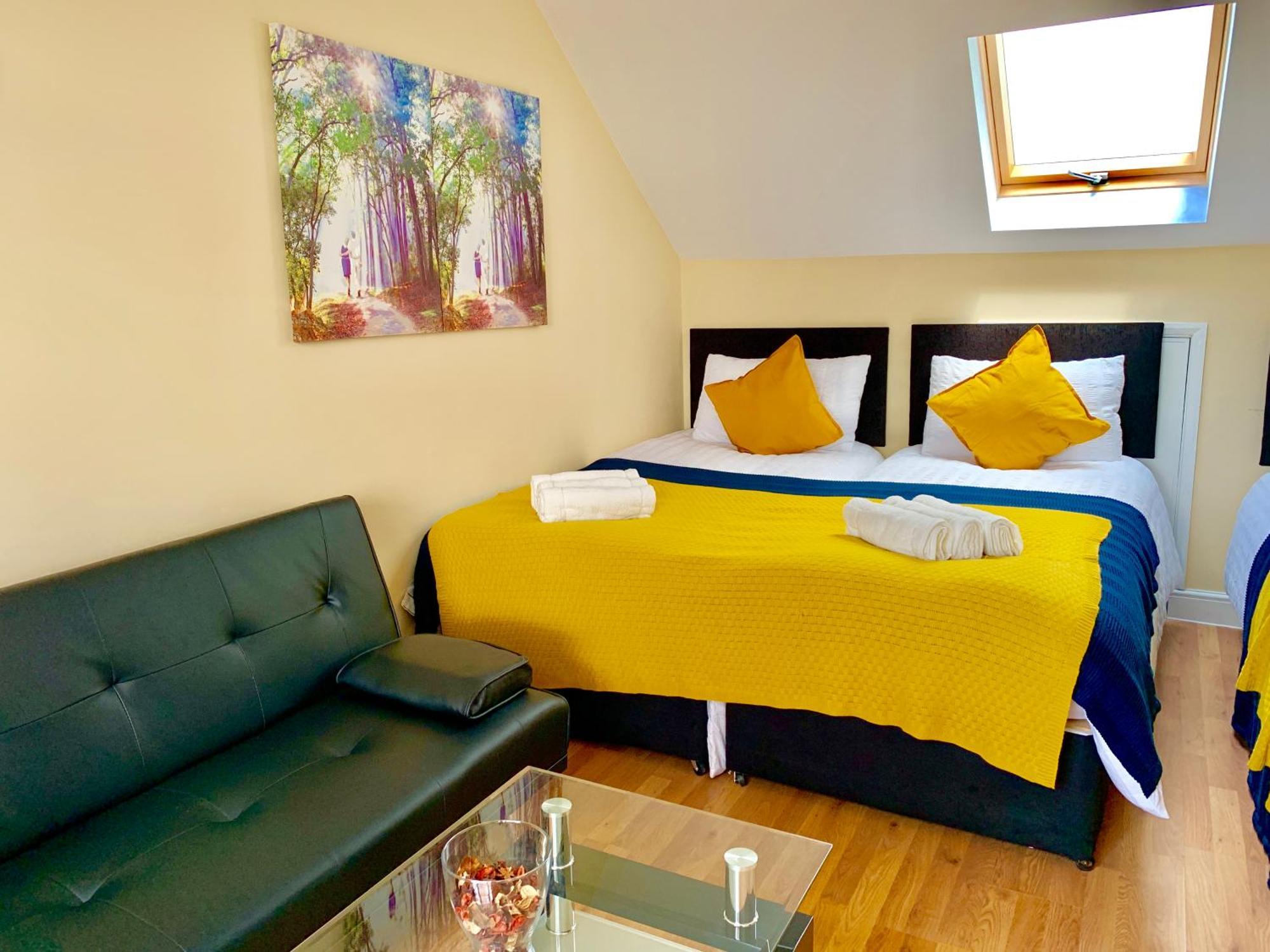 London Studio Apartments, Private Bathroom, Kitchenette, Parking, Np7 Екстер'єр фото