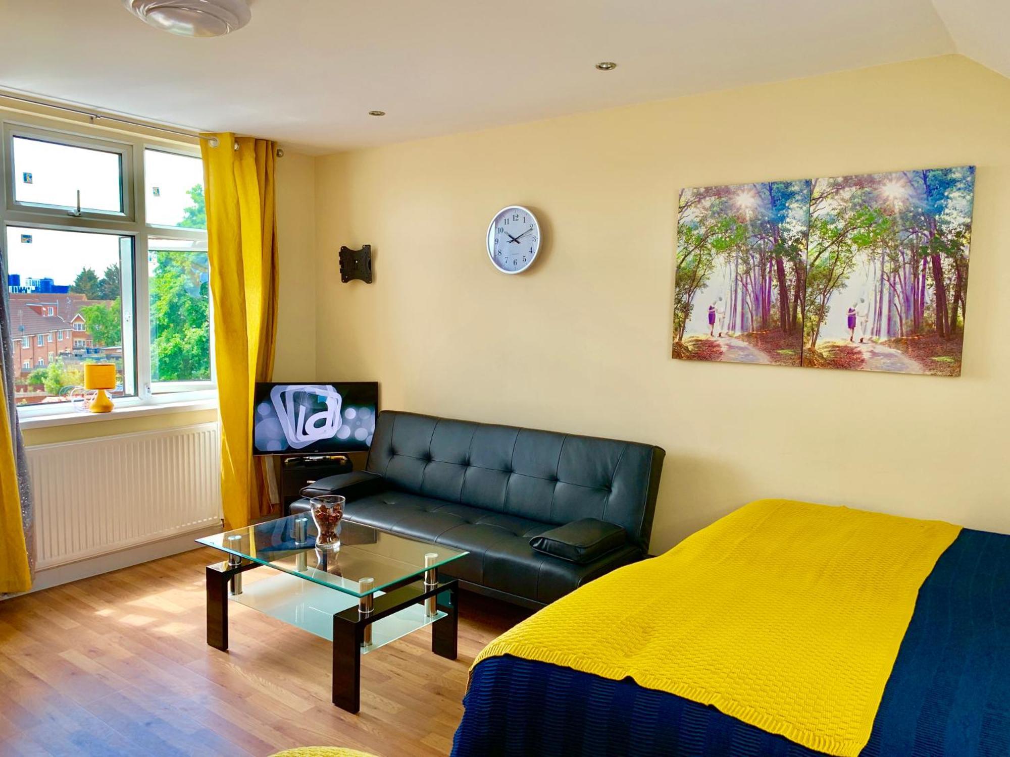 London Studio Apartments, Private Bathroom, Kitchenette, Parking, Np7 Екстер'єр фото