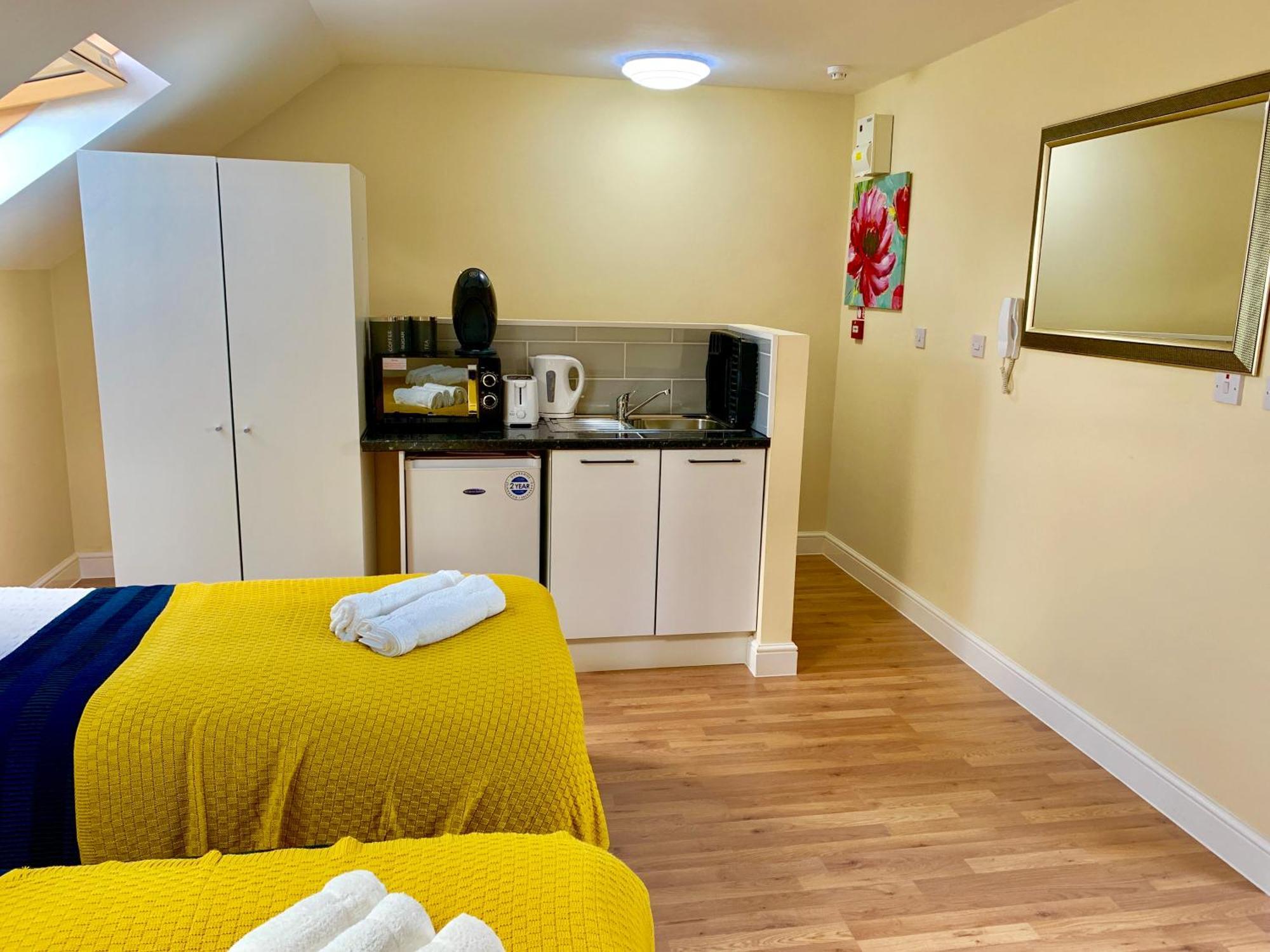 London Studio Apartments, Private Bathroom, Kitchenette, Parking, Np7 Екстер'єр фото