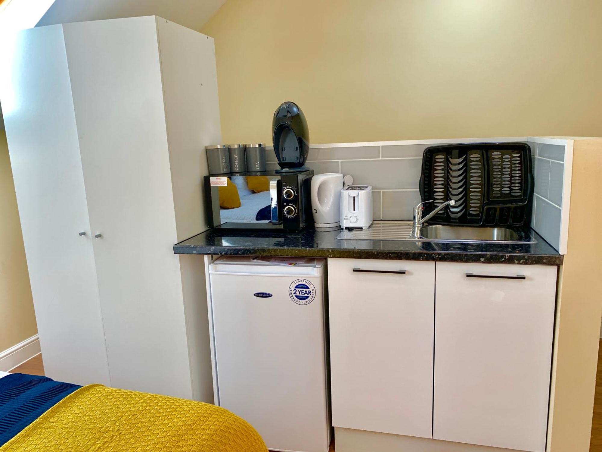 London Studio Apartments, Private Bathroom, Kitchenette, Parking, Np7 Екстер'єр фото