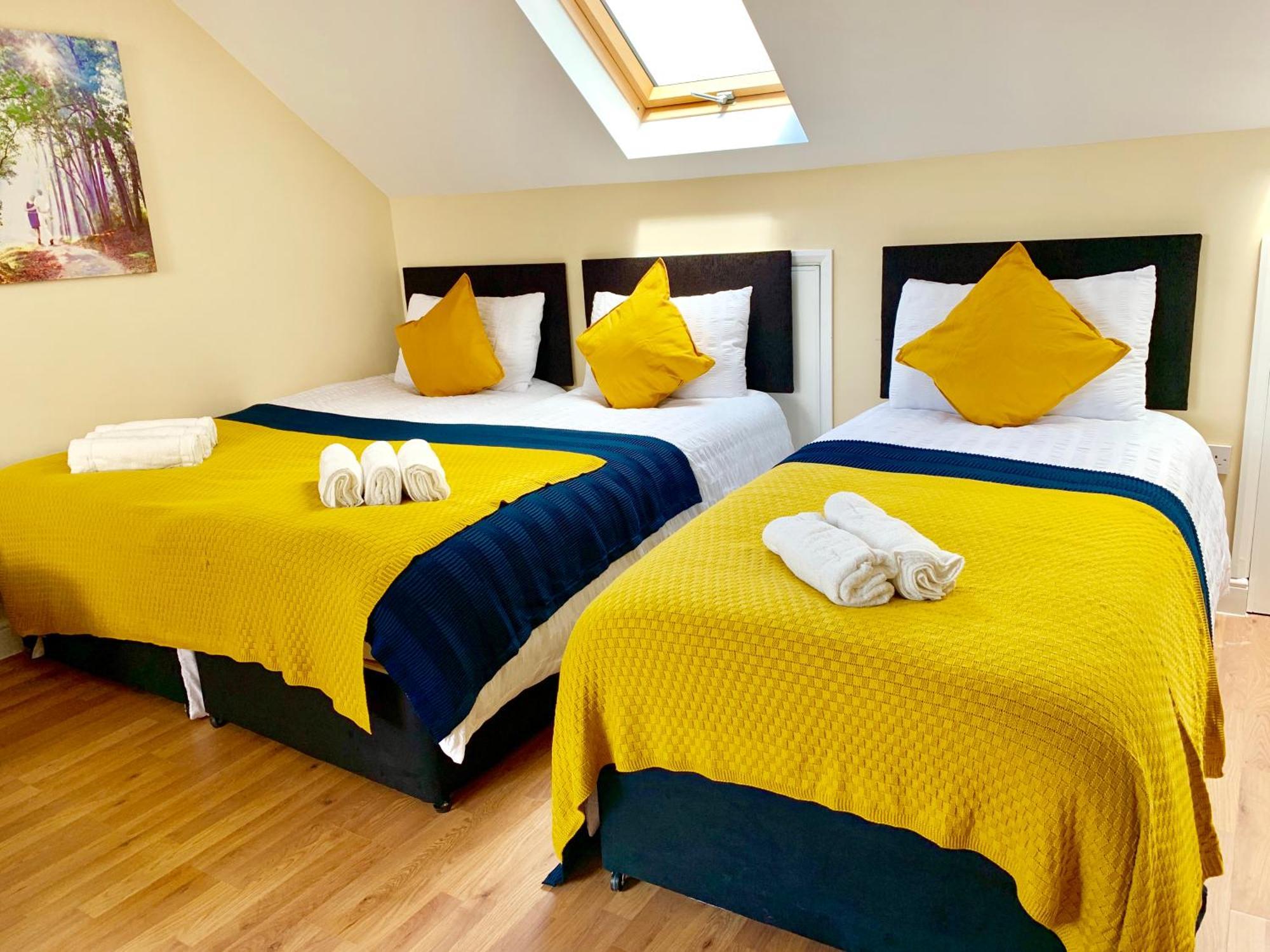 London Studio Apartments, Private Bathroom, Kitchenette, Parking, Np7 Екстер'єр фото